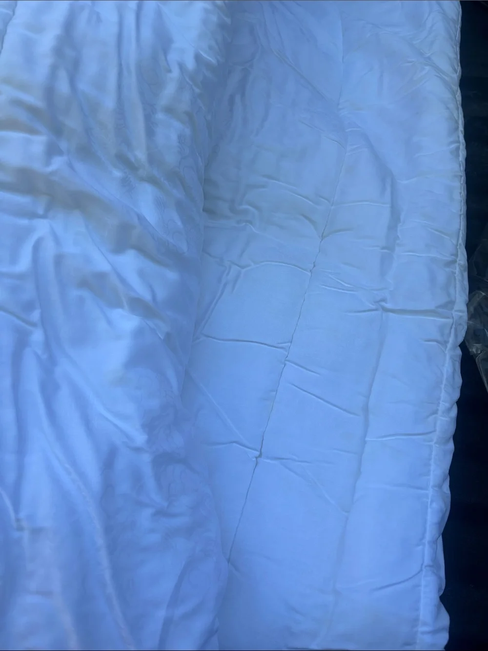 Ralph Lauren White Quilted Comforter King 100X92 Inches. Pakastain 100%Cotton.
